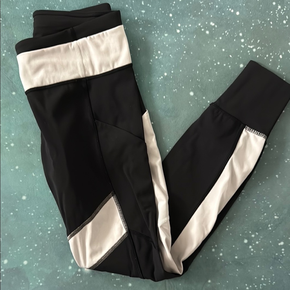 Lululemon Black and White Leggings 4